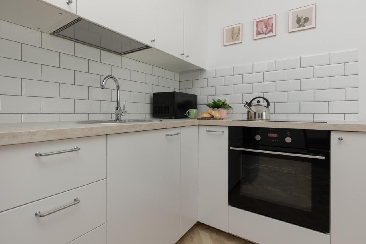 Ursus Sunny Studio For 4 Guests With Parking & Balcony By Noclegi Renters Varşovia Exterior foto