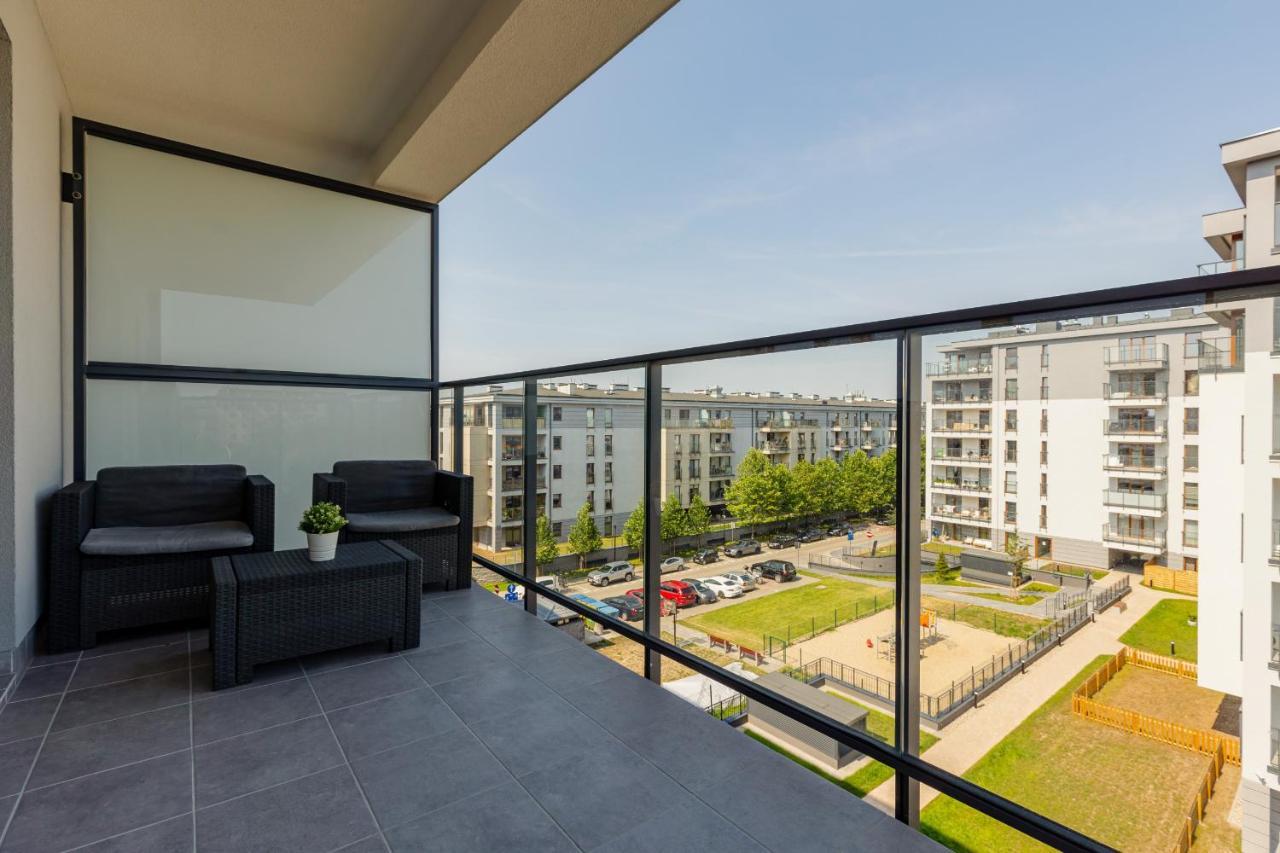 Ursus Sunny Studio For 4 Guests With Parking & Balcony By Noclegi Renters Varşovia Exterior foto