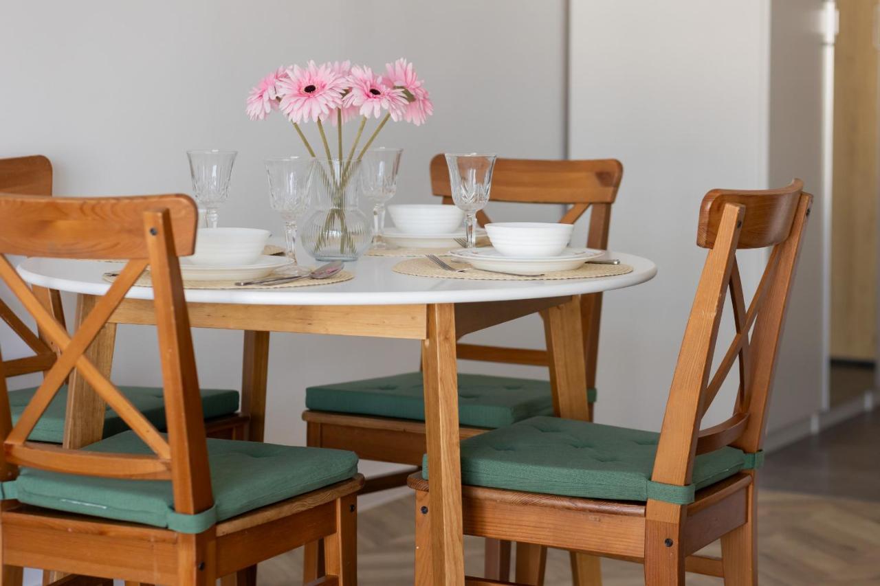 Ursus Sunny Studio For 4 Guests With Parking & Balcony By Noclegi Renters Varşovia Exterior foto